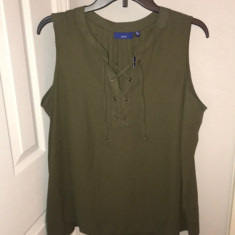 Brand new green top!